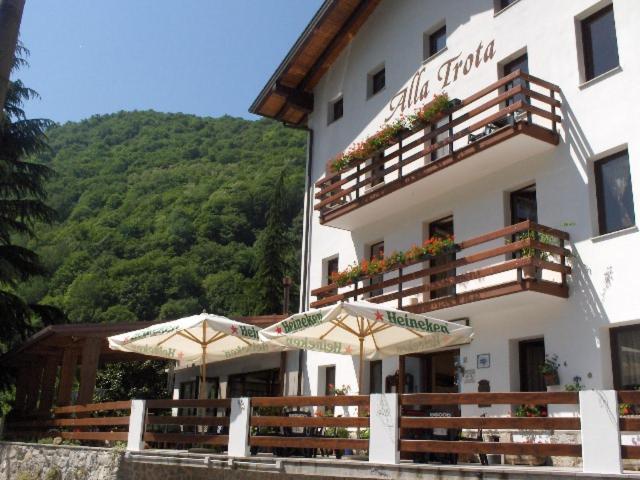 Albergo Alla Trota Pulfero エクステリア 写真